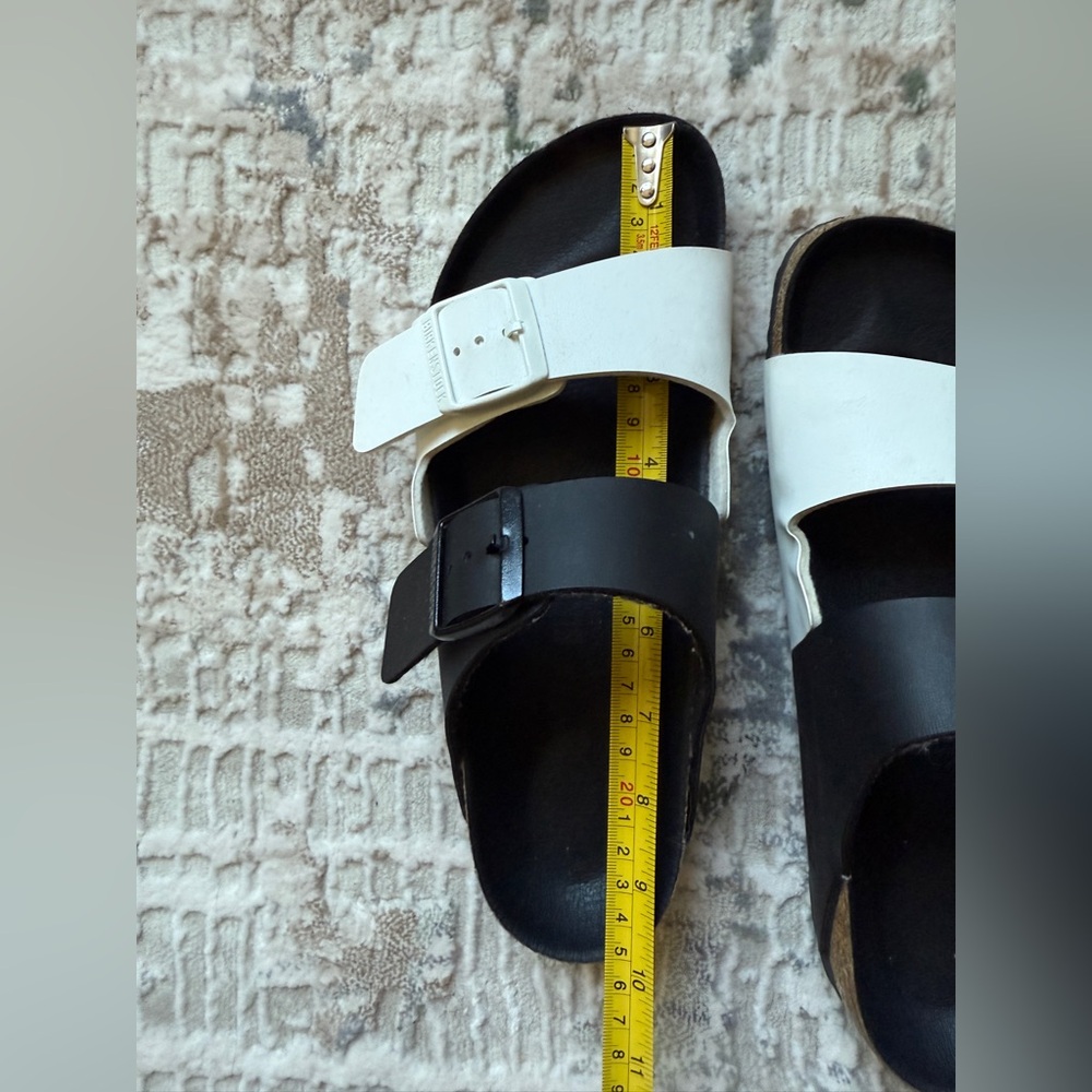 Birkenstocks - excellent condition. Possibly 8.5… size not visible. - Picture 4 of 9